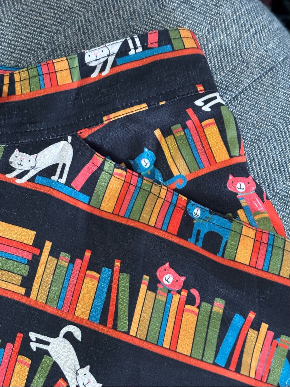 Unique Vintage Black Wrap Skirt Book Library & Cat Print Orange Yellow Blue - Picture 6 of 10